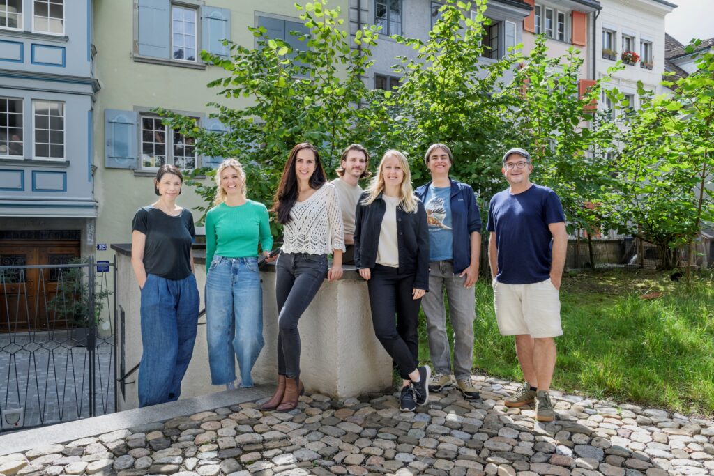 Die FreKo, v.l.n.r.: Michael Moser, Theodora Peter, Thomas Bürgisser, Miriam Künzli, Pieter Poldervaart, Eva Hirschi, Markus Forte. Nicht auf dem Bild sind: Mireille Guggenbühler, Nicole Krättli und Barbara Saladin. © Markus Forte