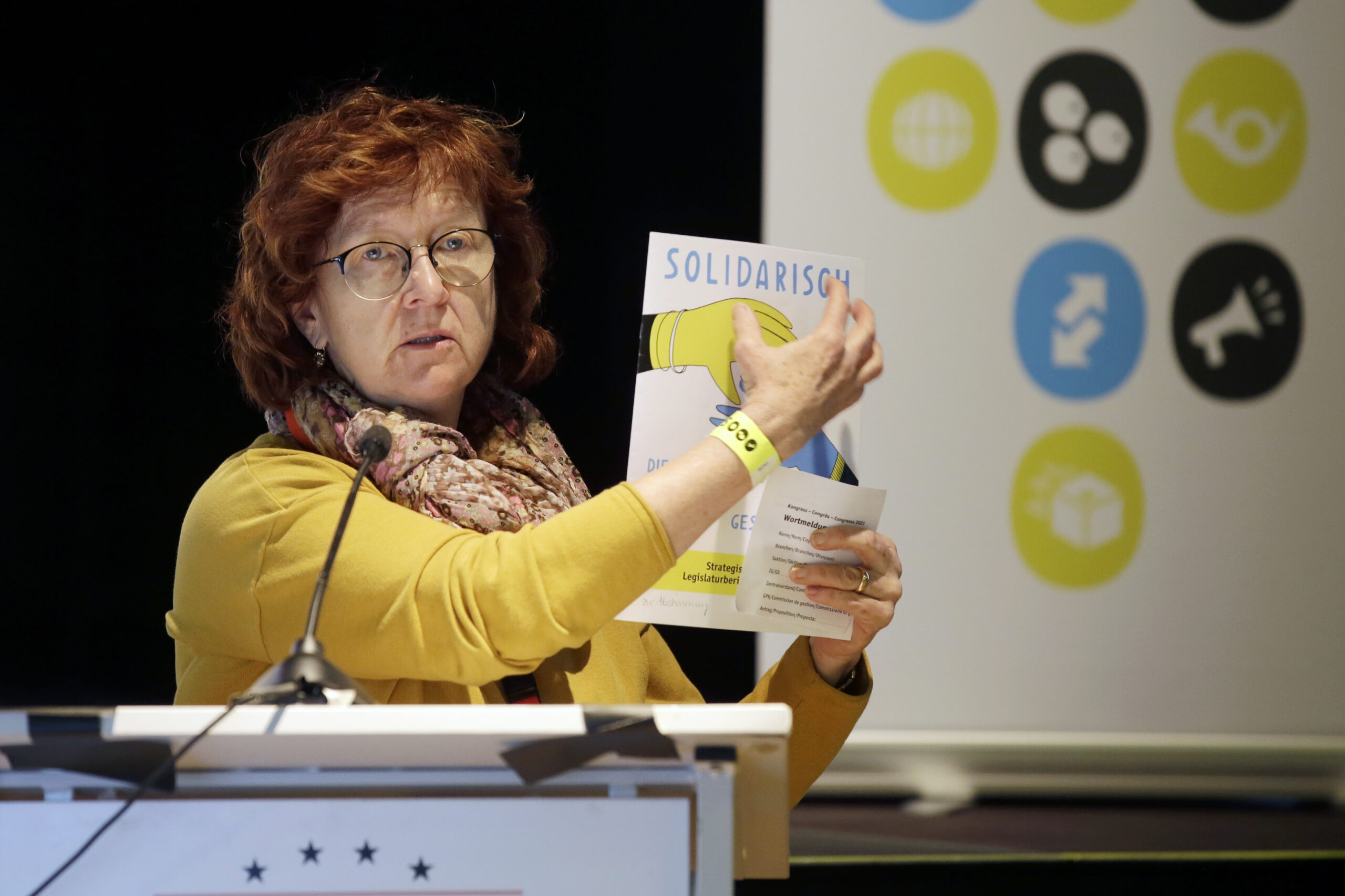 Langenthal, Parkhotel, syndicom - Kongress 2021, Votum von Jasmin Weihrauch (Buch) gegen die Auslagerung der Branche Graphische Industrie aus dem Sektor Medien. 26.11.2021Bild: Sabine Rock