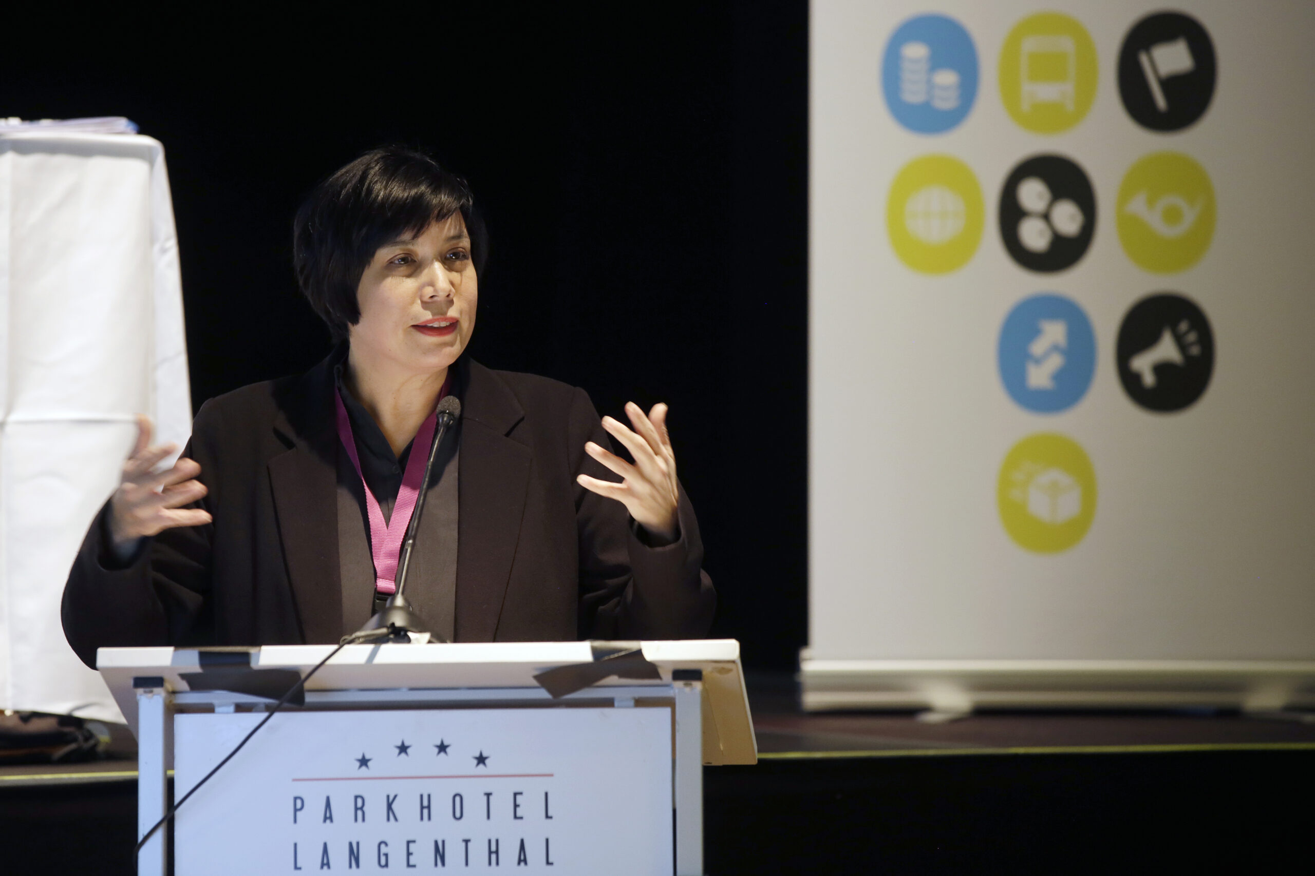 Langenthal, Parkhotel, syndicom - Kongress 2021, Referat von Nationalrätin Min Li Marti zum Service Public. 26.11.2021 Bild: Sabine Rock