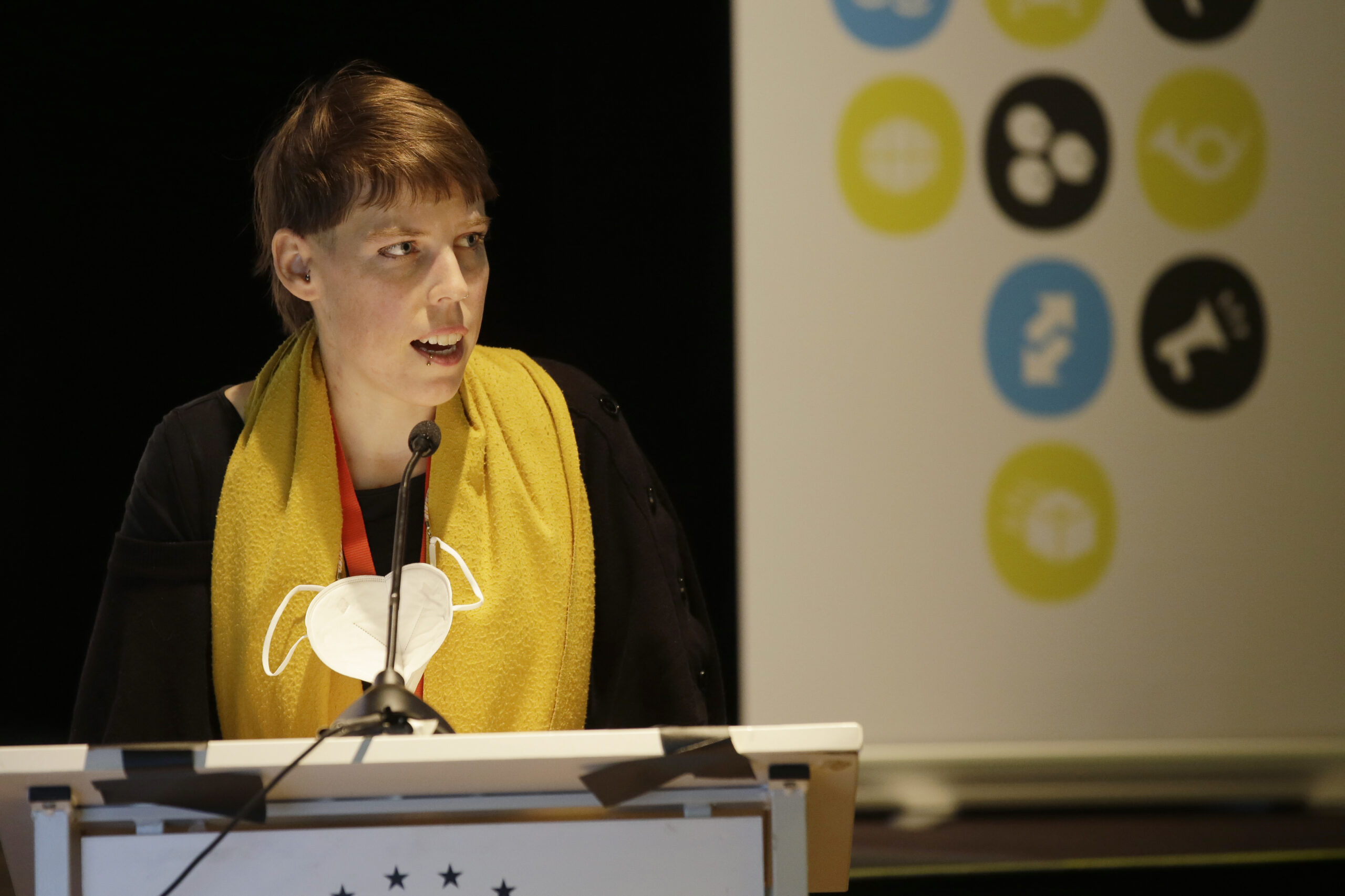 Langenthal, Parkhotel, syndicom - Kongress 2021, Votum der Illustratorin Rina Jost gegen die Auslagerung der Branche Graphische Industrie aus dem Sektor Medien. 26.11.2021Bild: Sabine Rock